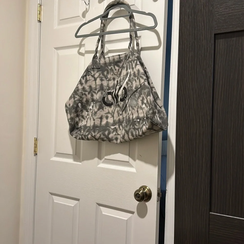 Alo Yoga Limited Edition Peace on Earth Shopper Tote